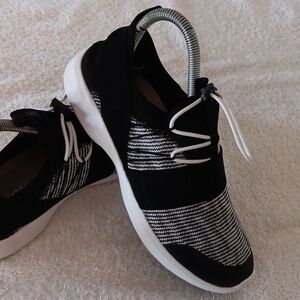 NWOT Vionic Alaina Comfort Slip On Athletic Shoes